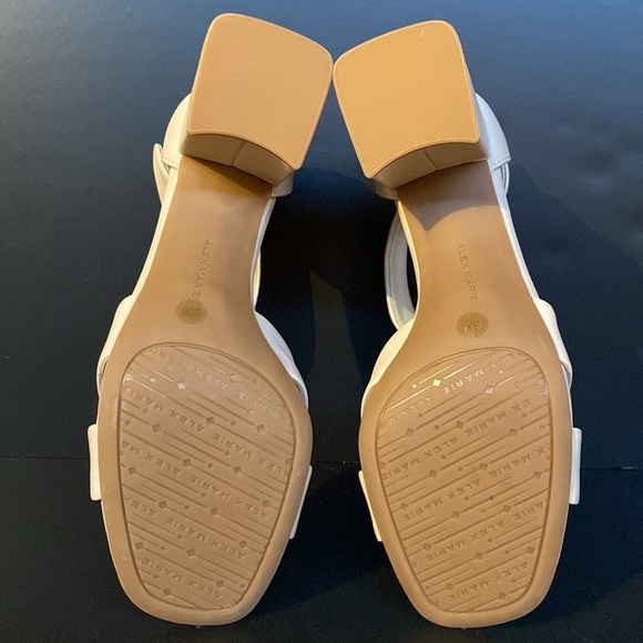 Alex Marie Adeline Leather Bow Block Heel Sandals Bisque Sz 6 - Picture 8 of 8